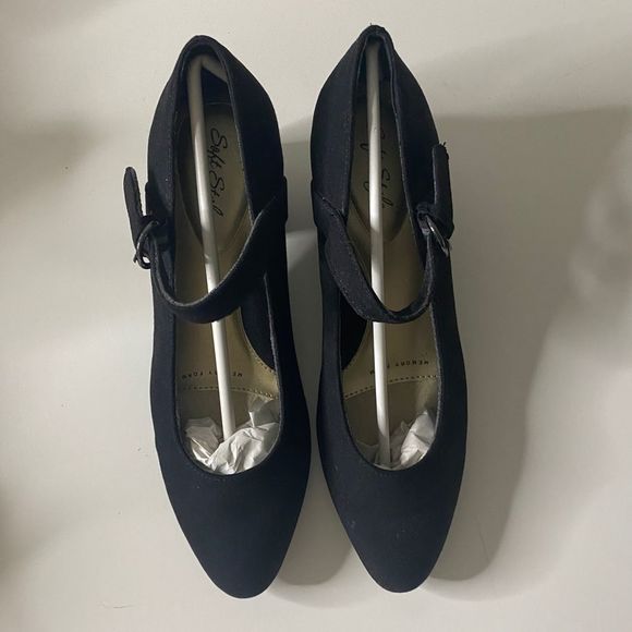 Black Faux Suede block heel 6.5 - Picture 1 of 7